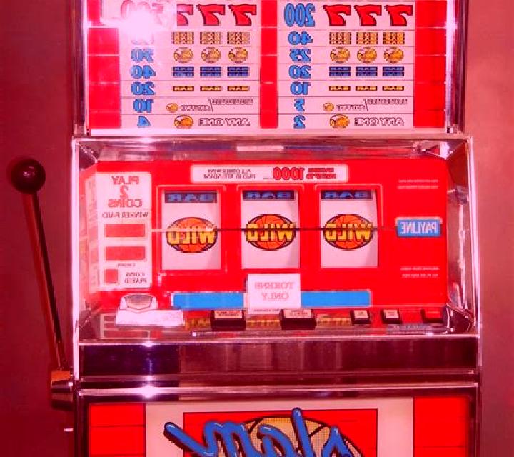 Hot Dunk slot machine