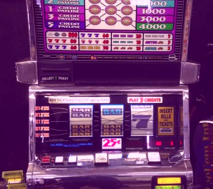 Hot Roulette - Triple Double Diamond slot game