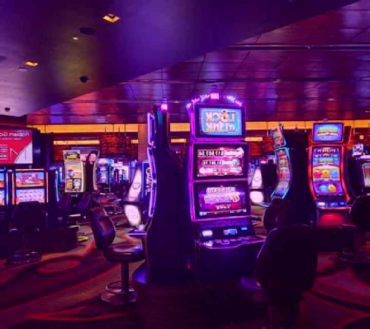 Hotels Dot Cash slot game