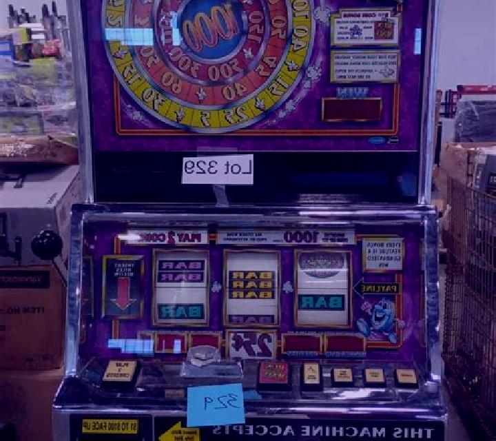 Hu Wants Money slot machine