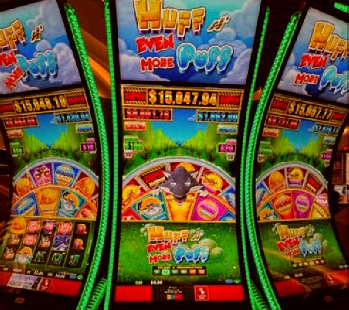 Huff N’ Puff CollectR slot machine