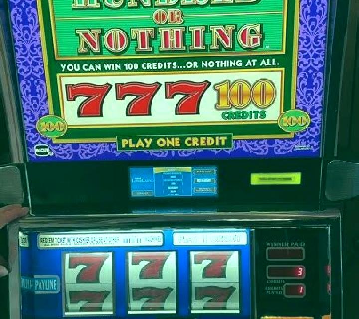 Hundred or Nothing slot machine