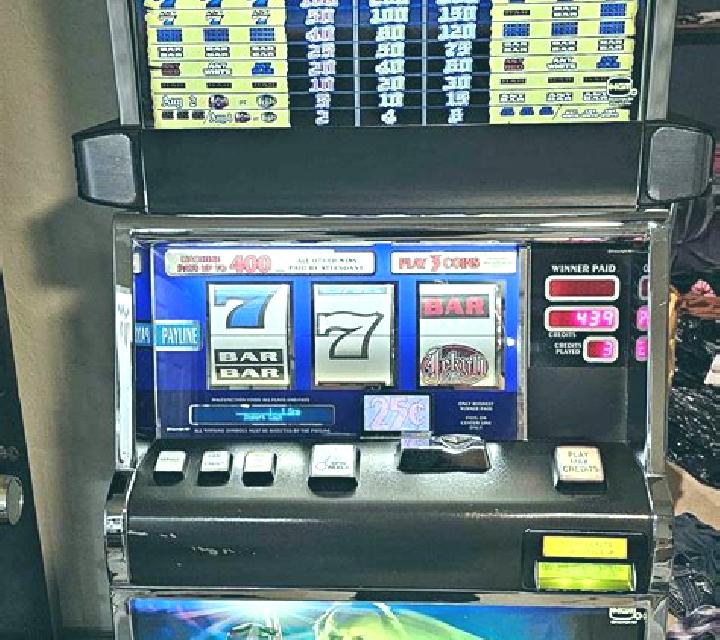 Hyde & Seek slot machine