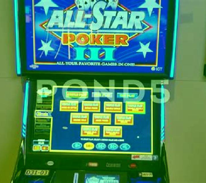 In Between Poker slot machine