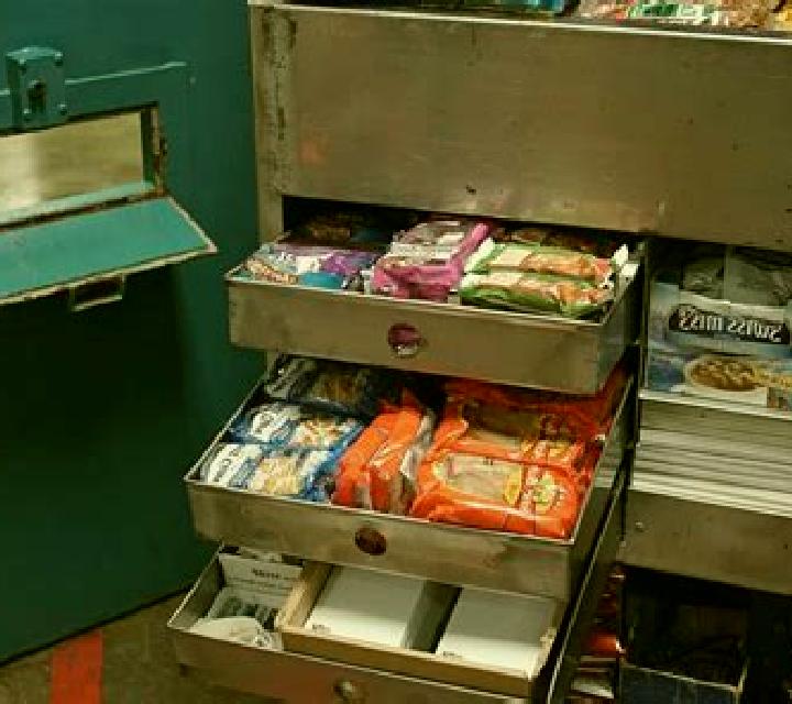 Inmate Outcuss slot machine
