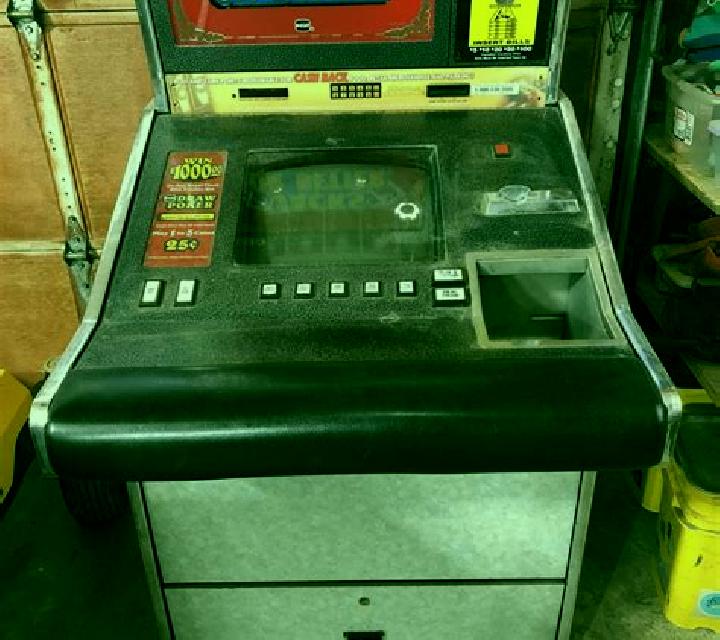 Jacks or better (FBM Digital Systems) slot