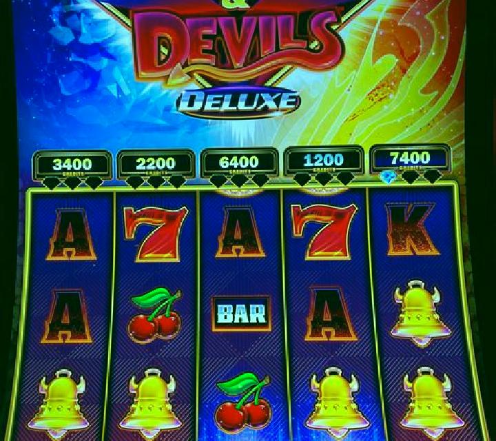 Jester s Diamonds slot game