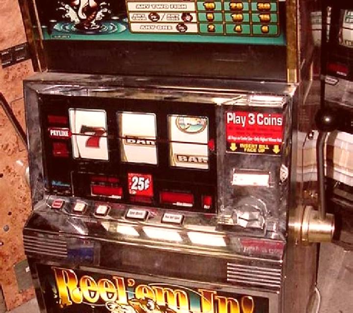 Keep ‘Em slot machine
