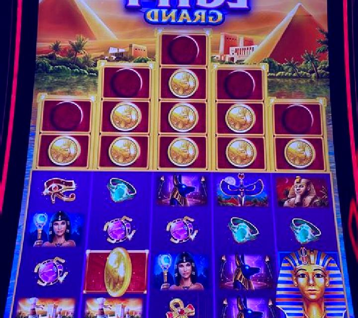 Larry In Egypt slot machine
