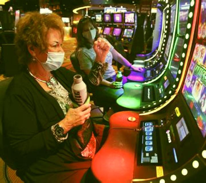 Leo Roulette Show slot machine