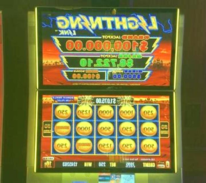 Lightning Crown slot machine