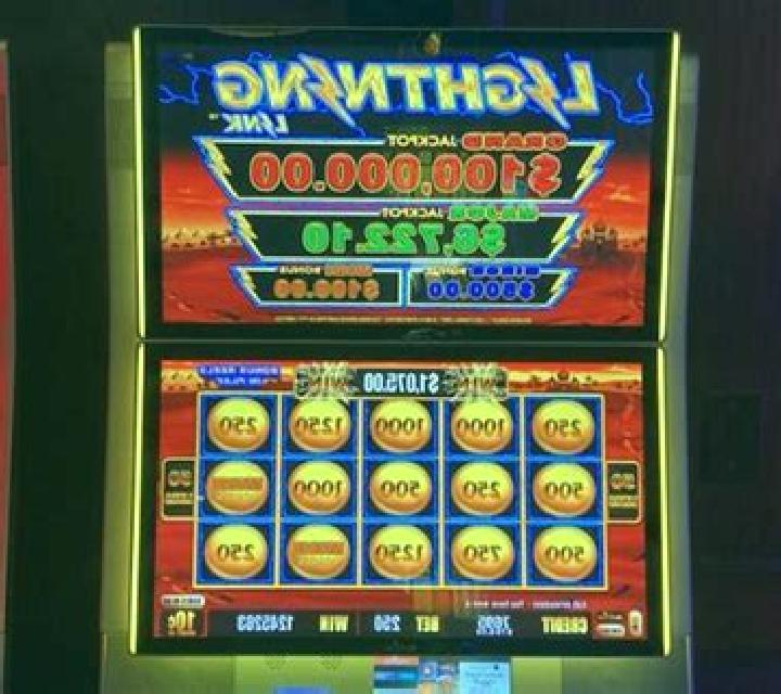 Lightning Strike slot machine