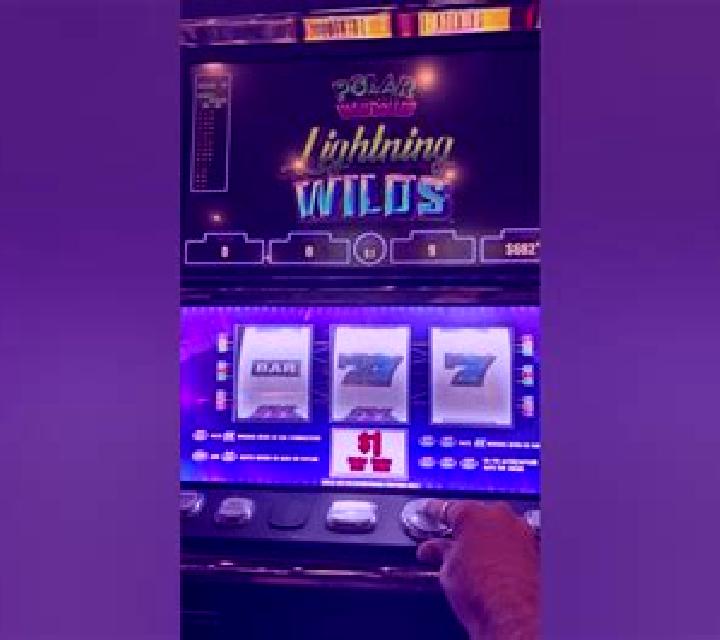 Lightning Wild slot machine
