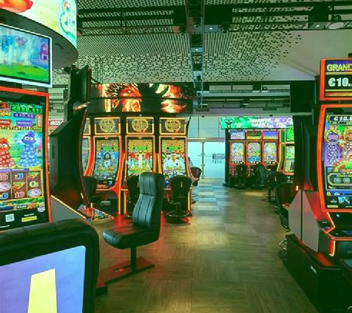 Ling Ling x Regency (Hotdog Gaming) slot game