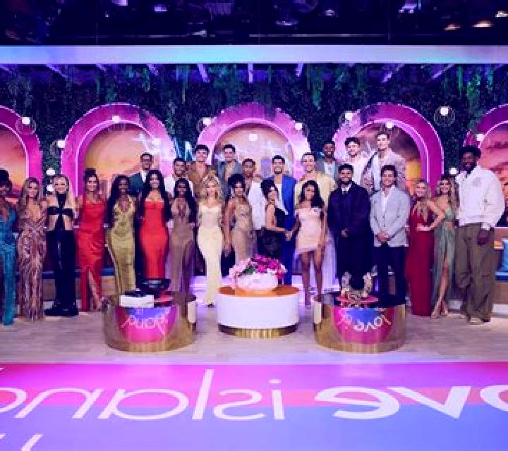 Love Island - Love in a Spin slot