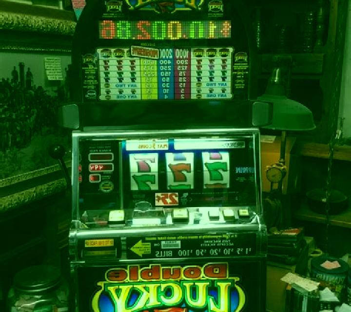 Lucky 7 s Strike slot machine