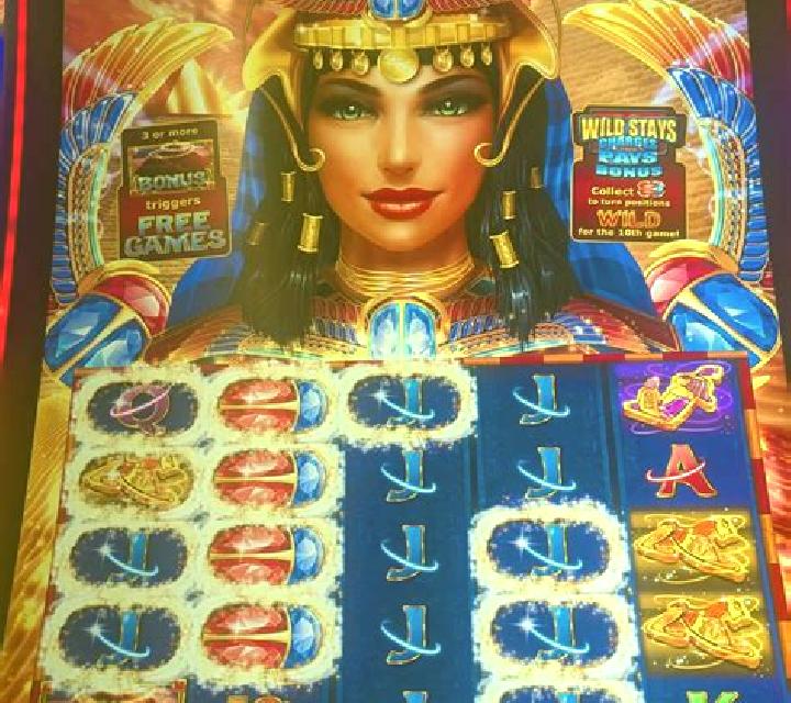 Lucky Scarab slot machine