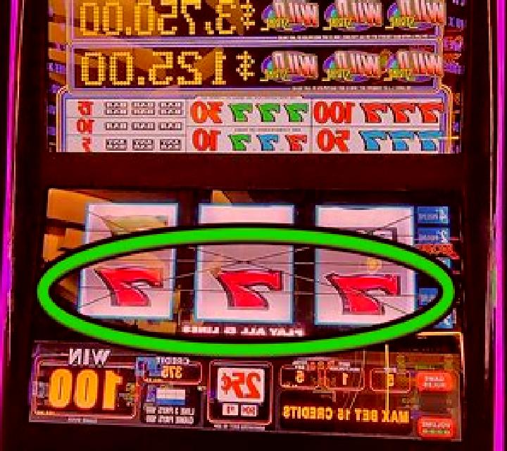 Lucky Staxx 40 lines slot machine