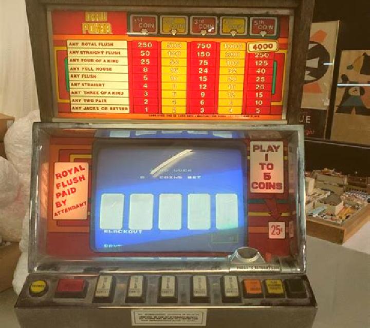 Lucky Video Poker slot machine