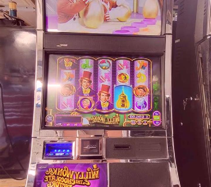Lucky's Factory slot machine