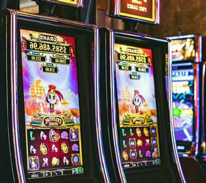 Lucky s Empire slot machine