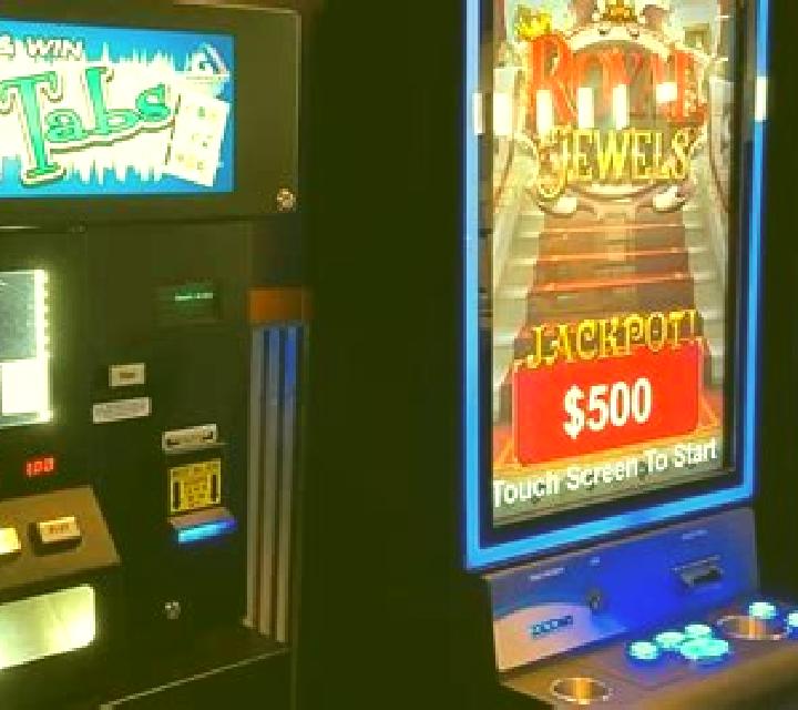 Luxurious World (Pull Tabs) online slot