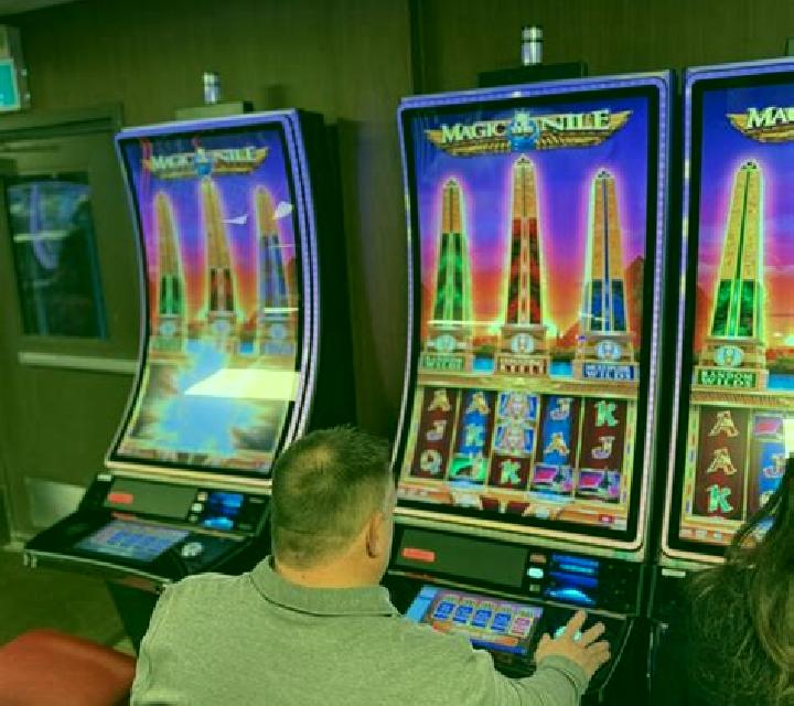 Magic Castle slot machine