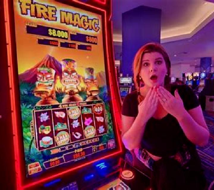 Magic Show slot machine