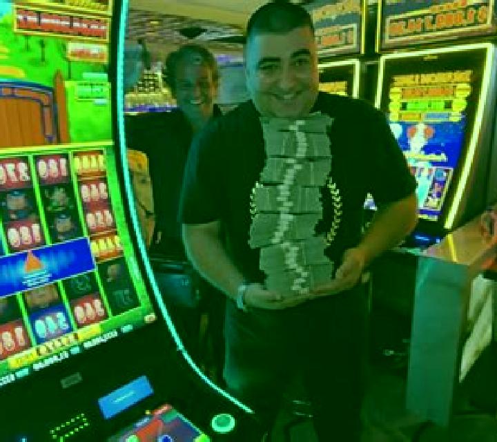 Massive Gold Power Staxx slot machine