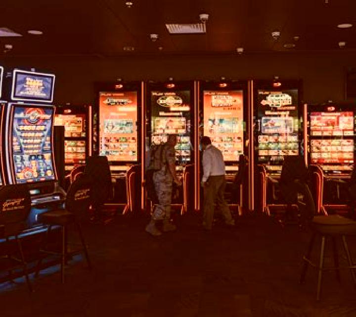 Millionaires Club slot machine
