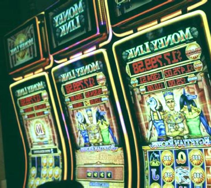 Money Link Egyptian Riches slot game