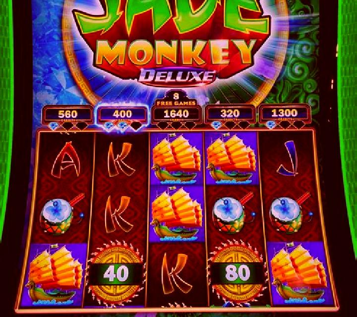 Monkey Business Deluxe slot machine