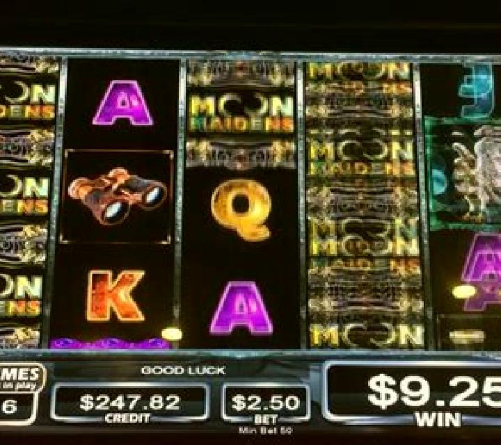 Moon Rising slot machine