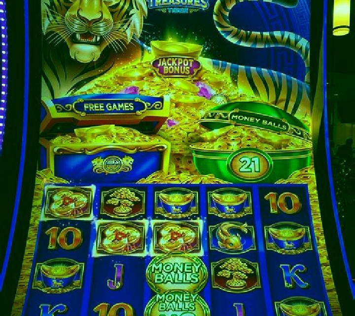 Moon Tiger slot machine