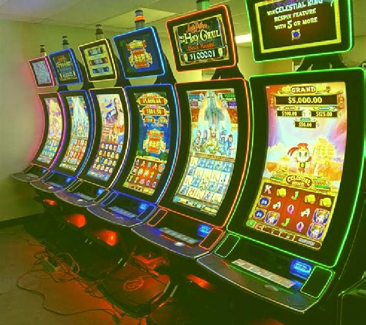 Moonshine (Capecod Gaming) slot machine