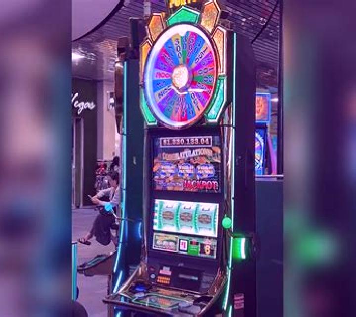 N3on’s Sweet World slot machine