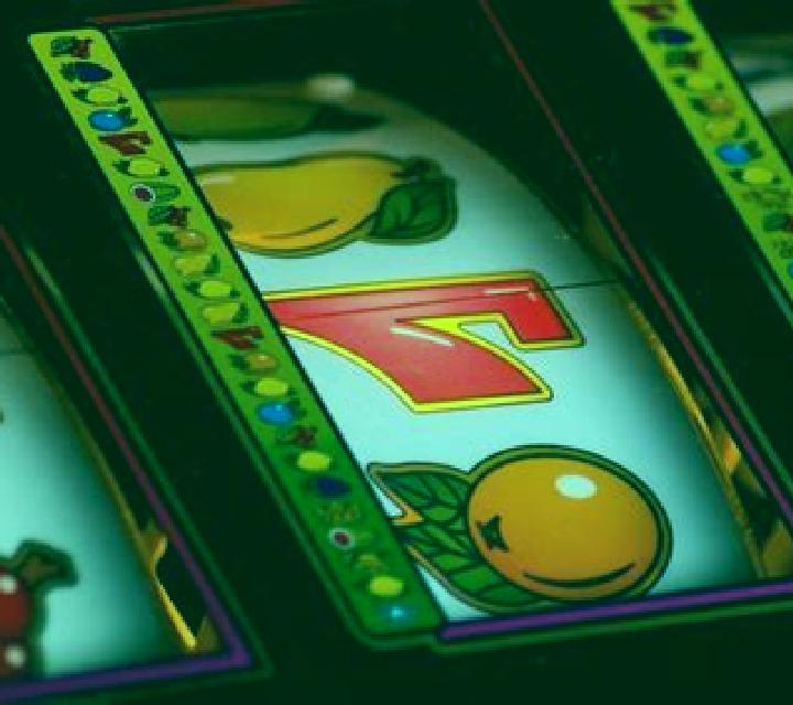 Neon 7 slot machine
