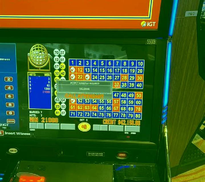 Neon Keno slot machine