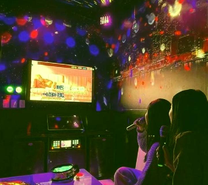 Night at KTV slot machine