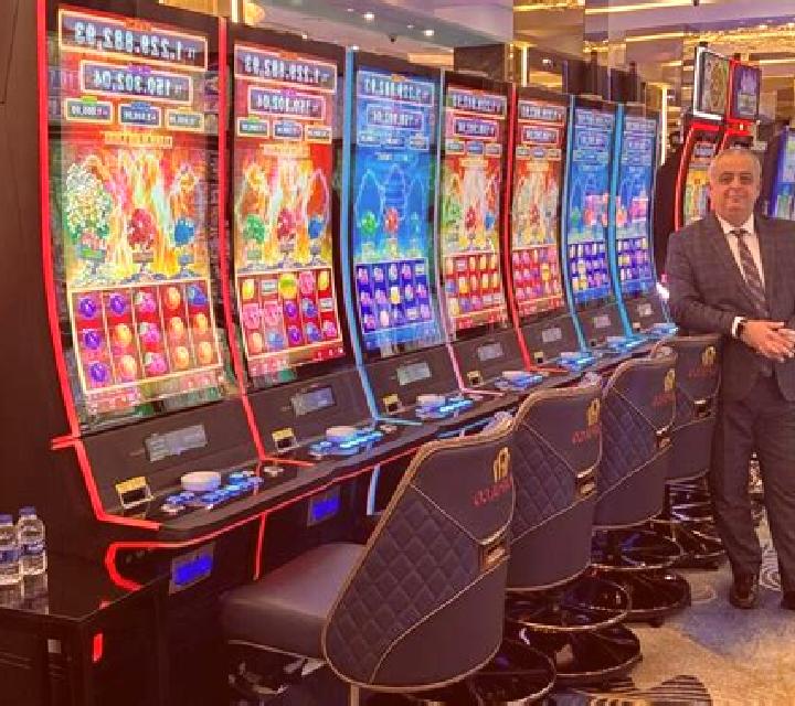 North vs Giant slot game