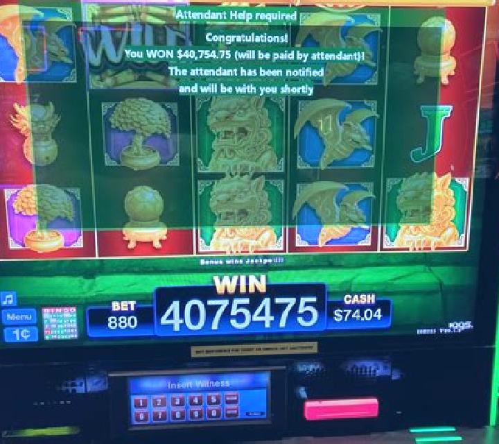 Nudge Royale slot machine