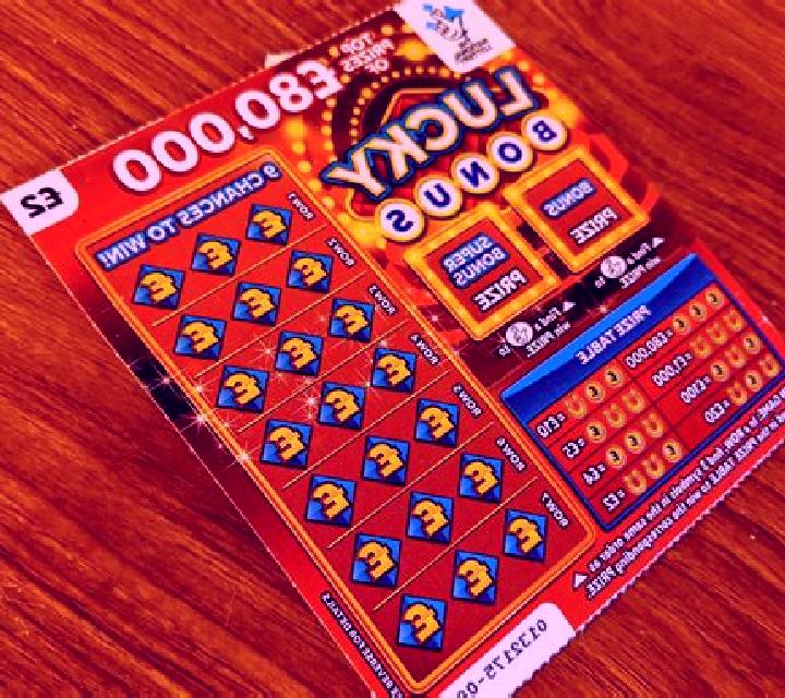 Out Of This World Scratchcard slot game