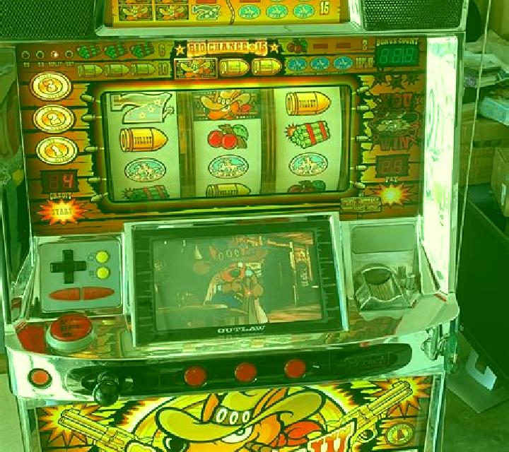 Outlaw Saloon slot machine