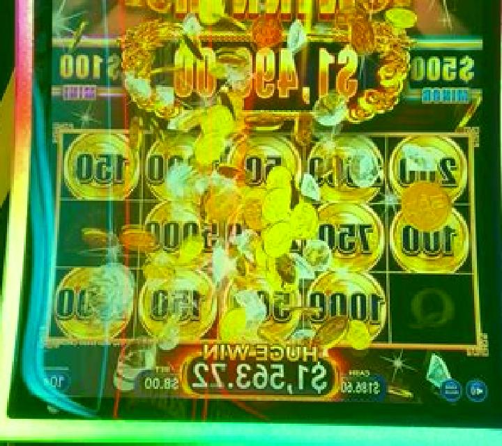 Pandariffic: Hold n Roll slot machine