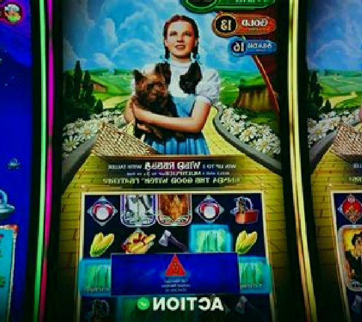 Path of the Wizard slot machine