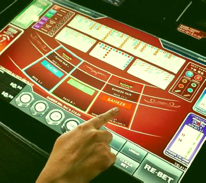 Peek Baccarat slot machine
