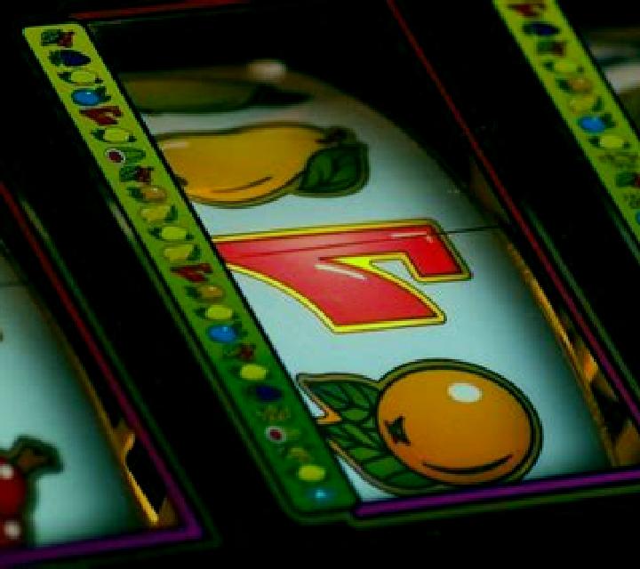 Phantomask slot machine