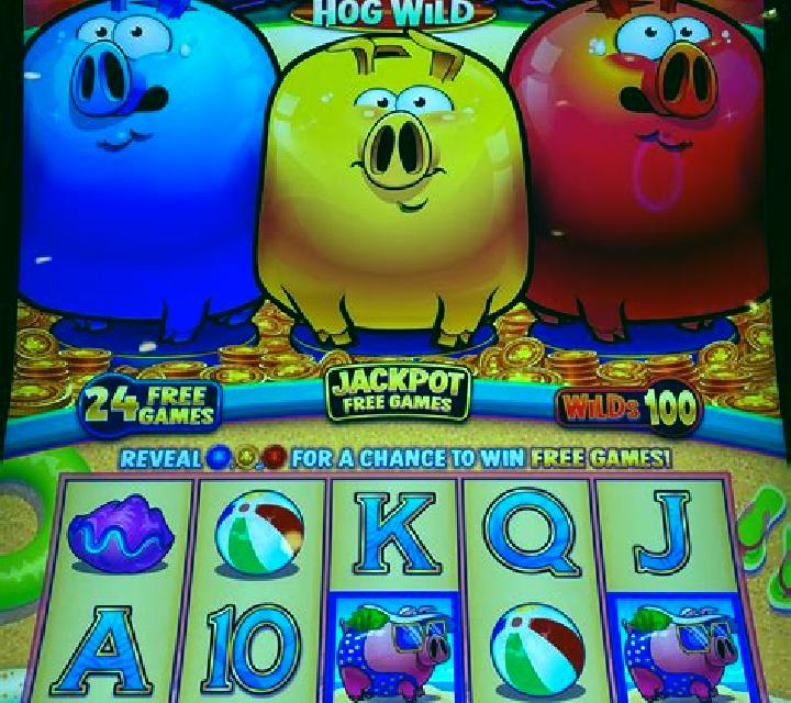 Pig Banker Three Little Piggies Christmas online slot