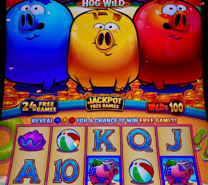 Pig Banker Three Little Piggies Christmas slot