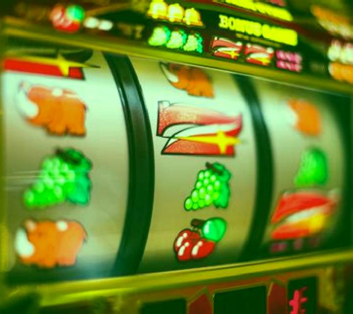 Piggy Bank Fortune Take It or Build It slot machine